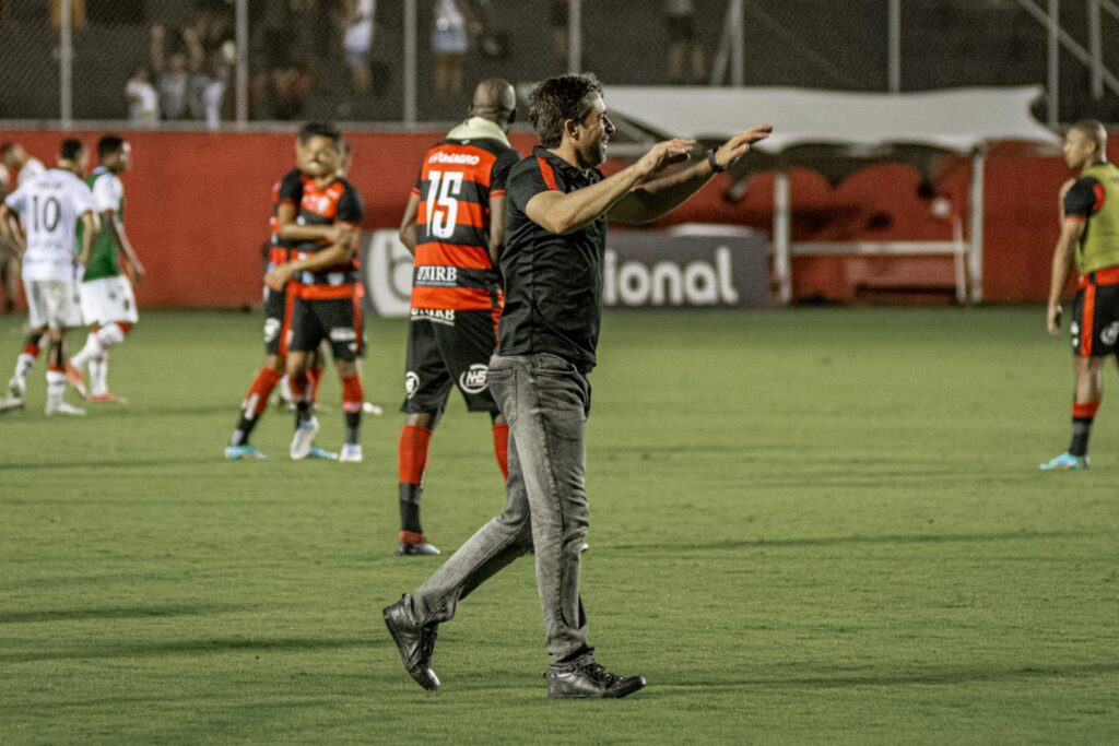 Em entrevista, João Burse relata detalhes da classificação do Vitória para a próxima fase da Série C 1