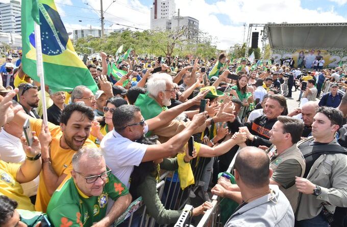 Bolsonaro participa de motociata em Vitória da Conquista, com João Roma 1