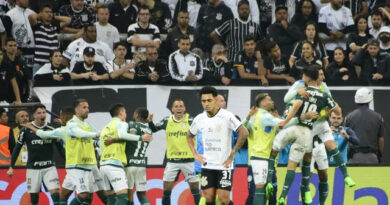 Com gol contra, Palmeiras passa pelo Corinthians em Itaquera e dispara na liderança do Brasileirão 1