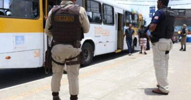 Motorista e cobrador são obrigados a tirar a roupa durante assalto a ônibus em Salvador 2