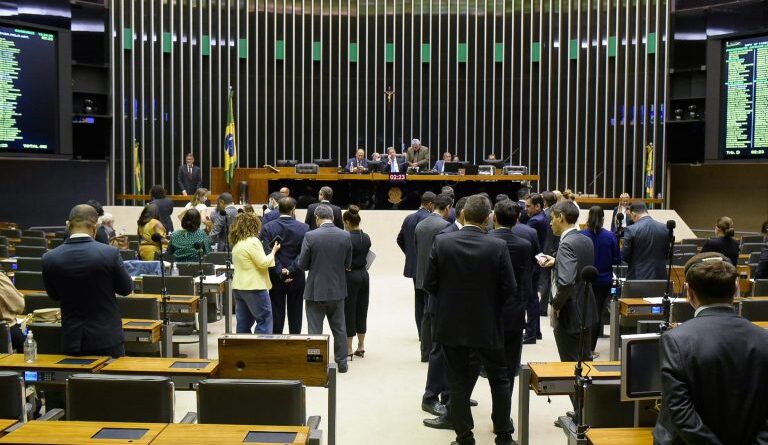 Câmara aprova proposta que acaba com saídas temporárias de presos 1