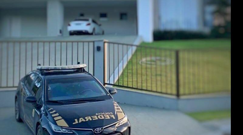 PF apreende arma, joias e R$500 mil em mansão de condomínio de luxo em Lauro de Freitas 1