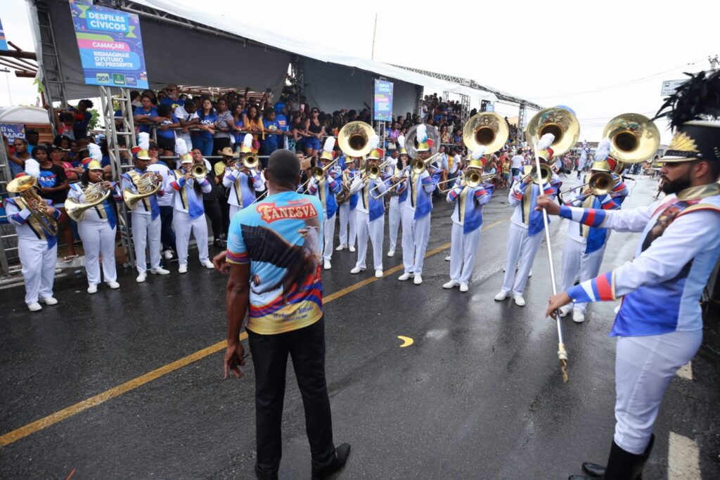 Desfile Cívico de Abrantes marca domingo de festa na orla de Camaçari 2