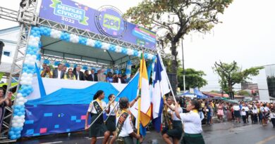 Desfile Cívico de Abrantes marca domingo de festa na orla de Camaçari 3