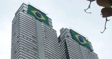 Neymar manda cobrir sua cobertura com enorme Bandeira do Brasil para receber Bolsonaro em SC 2