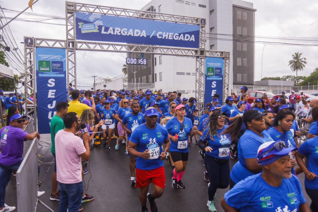 1ª Corrida Camaçari reuniu centenas de pessoas nas ruas da cidade neste domingo (16/10)