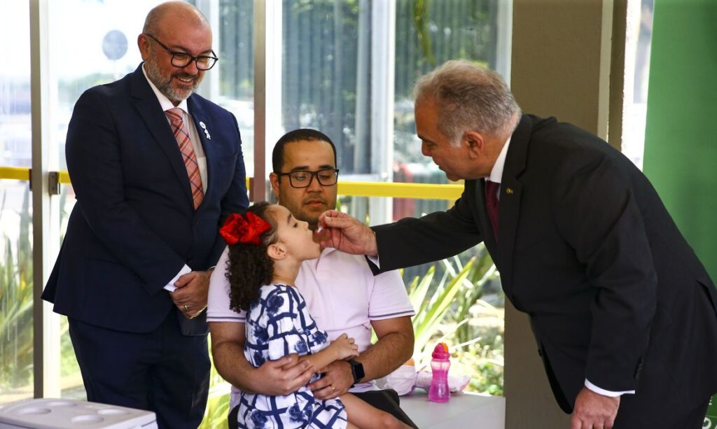 Ministro da Saúde faz novo apelo para vacinação de crianças contra a pólio 1