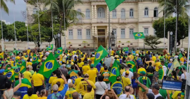 Manifestações contra resultado das eleições marca o 15 de novembro pelo país 1