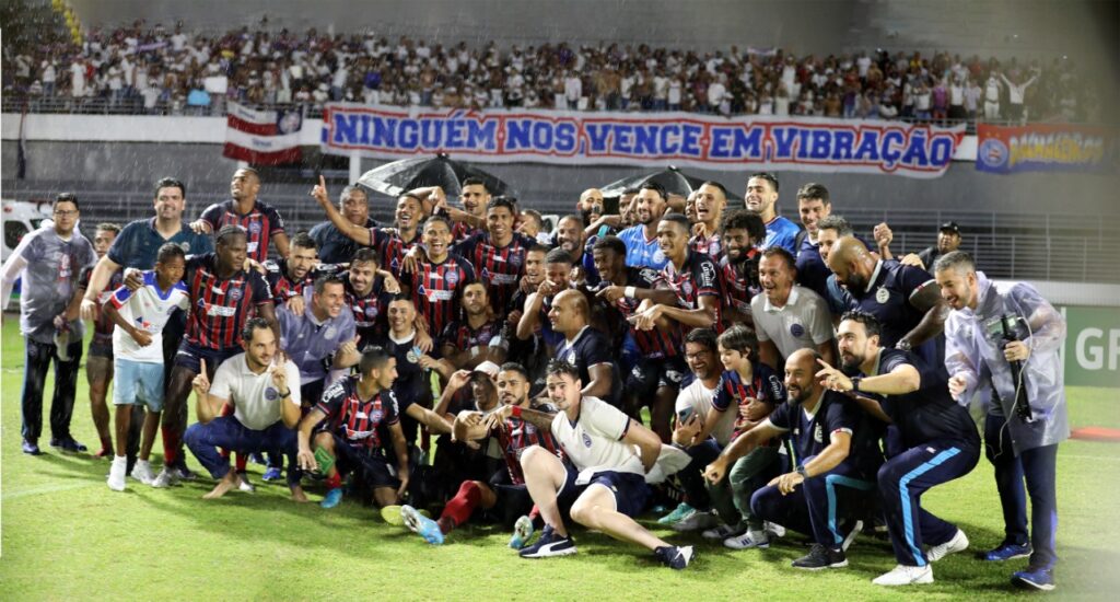 Fora de casa, Bahia vence o CRB e garante acesso para Série A 1