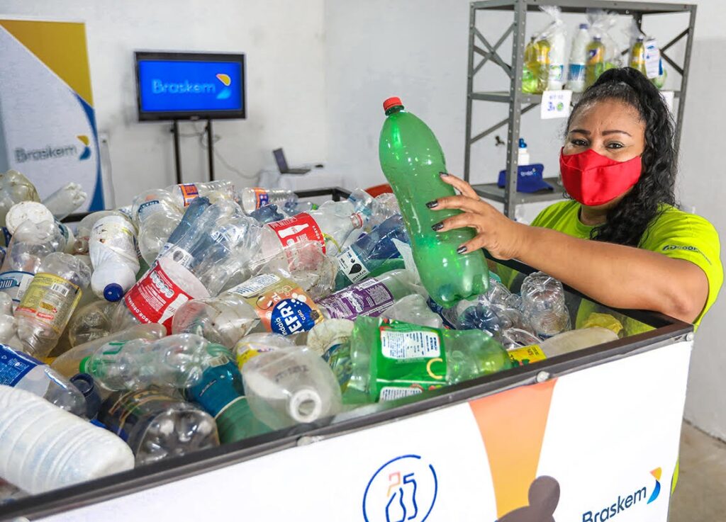 Ação sustentável troca resíduos plásticos por mais de 2 mil alimentos e itens de limpeza em Candeias 1