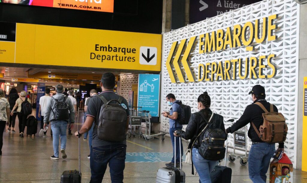 Anvisa retoma a obrigatoriedade do uso de máscaras em aeroportos e aeronaves