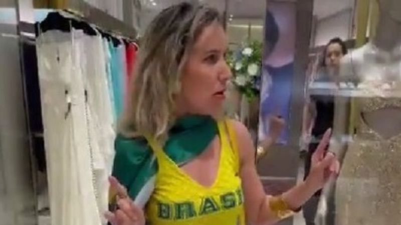Shopping de São Paulo proíbe mulher de entrar com bandeira do Brasil; veja vídeo 1