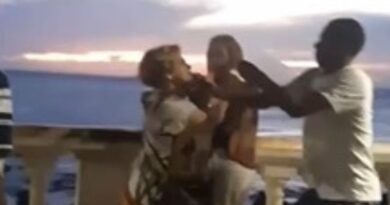 Idosa tem joia roubada enquanto fazia selfie no Farol da Barra 2