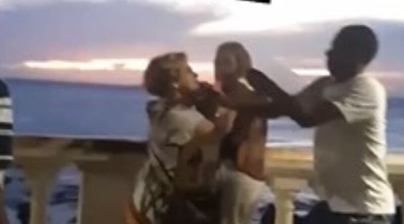 Idosa tem joia roubada enquanto fazia selfie no Farol da Barra 1