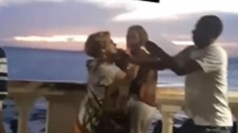Idosa tem joia roubada enquanto fazia selfie no Farol da Barra 1