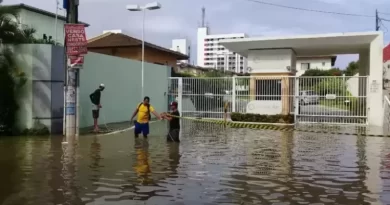 Fortes chuvas voltam a castigar diversos pontos de Lauro de Freitas neste domingo (27)