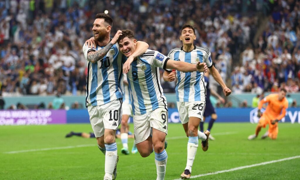 Jogadores da Argentina cantam música com letra racista em festa do título da Copa América 1