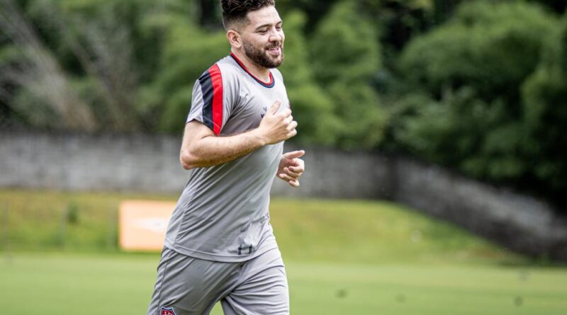 Treino do Vitória tem apresentação do argentino Diego Torres e retorno de Santiago Trellez