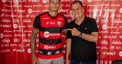 Vitória faz apresentação oficial do Zagueiro Camatanga