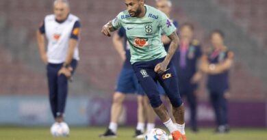 Neymar participa de primeiro treino com bola após lesão 2