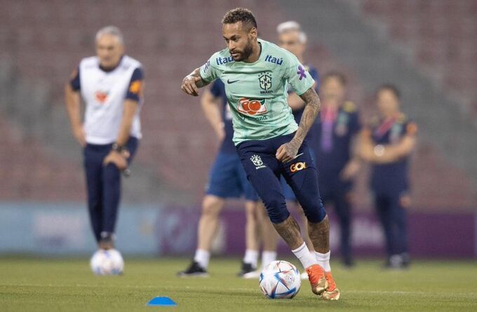 Neymar participa de primeiro treino com bola após lesão 1