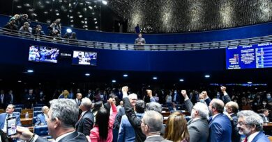 Senado aprova PEC do estouro de gastos em dois turnos