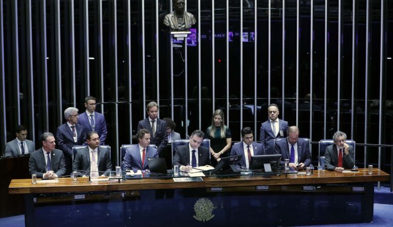 Congresso aprova Orçamento de 2023 com PEC do estouro de R$169 bilhões 1