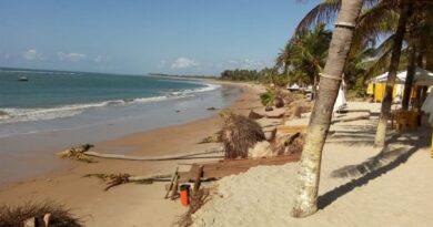 Turista desaparece no mar de Guarajuba após salvar filho de afogamento 2