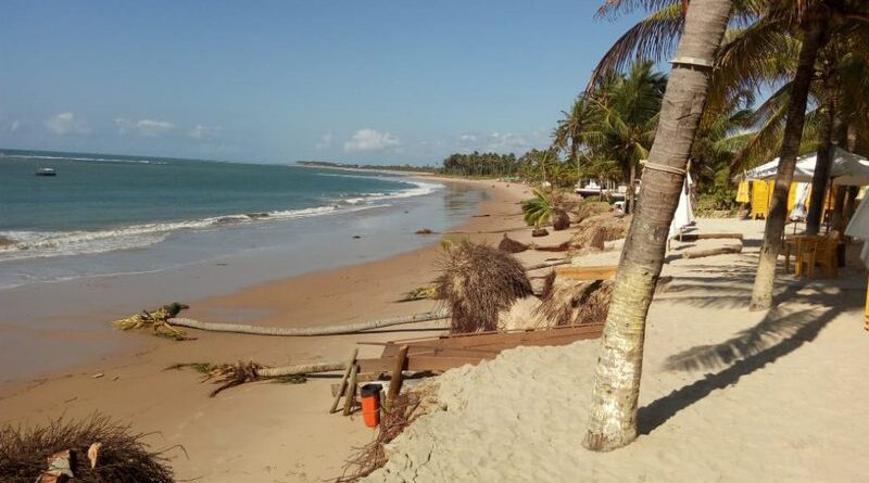 Turista desaparece no mar de Guarajuba após salvar filho de afogamento 1