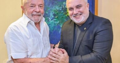 Lula nomeia senador do PT para comandar a Petrobras