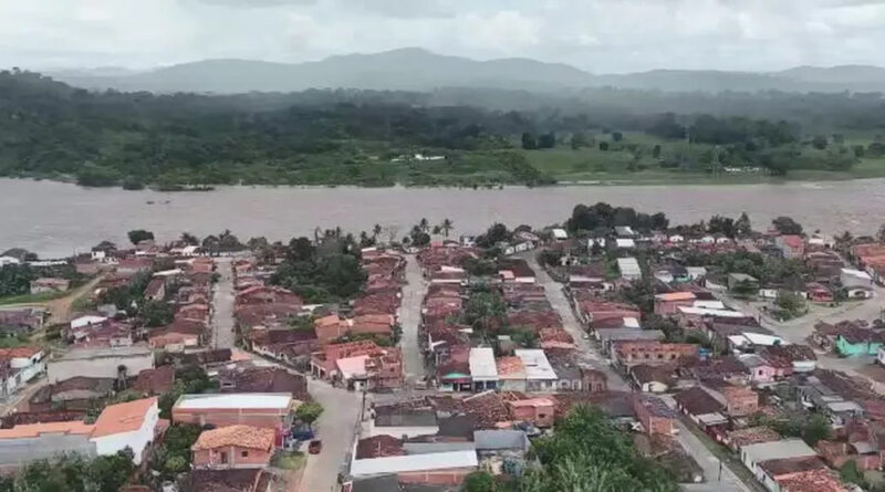 Bahia registra segunda morte por causa das chuvas; idoso foi vítima de afogamento em rio 1