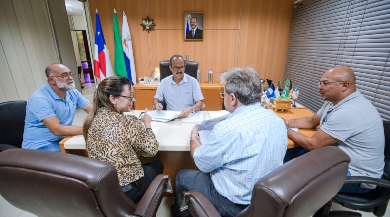 Elinaldo reúne secretariado para planejamento orçamentário de 2023