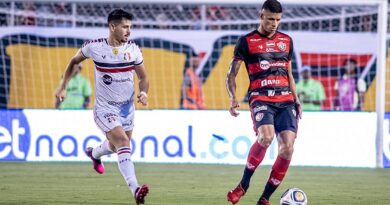 Santa Cruz marca nos acréscimos e Vitória decepciona torcida com mais um resultado ruim na temporada