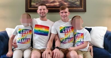 Casal de gays militantes é preso por estuprar filhos adotados 4