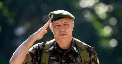 General demitido por Lula reúne Alto Comando do Exército