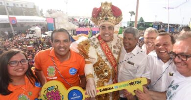 Bruno Reis entrega chave da cidade ao Rei Momo e abre oficialmente o Carnaval de Salvador 3