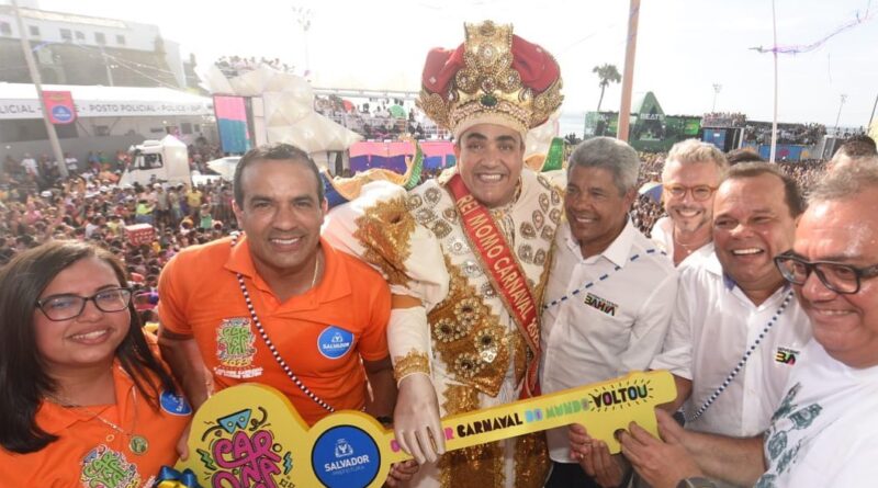 Bruno Reis entrega chave da cidade ao Rei Momo e abre oficialmente o Carnaval de Salvador 1