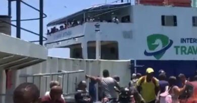 Ferry-boat Pinheiro colide no Maria Bethânia e provoca pânico na tripulação 2