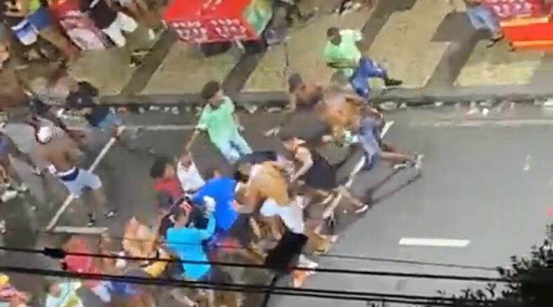 Carnaval do centro da cidade tem foliões pisoteados e tiroteio seguido de morte na madrugada de sexta-feira (17)