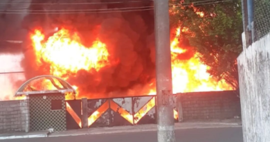 Incêndio atinge empresa que fabrica e armazena plásticos em Camaçari 4