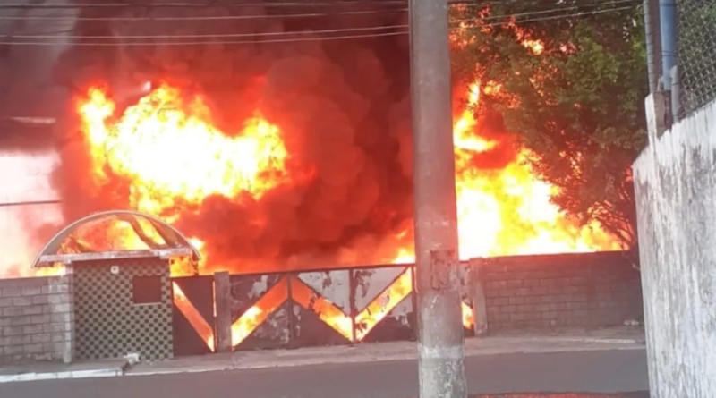 Incêndio atinge empresa que fabrica e armazena plásticos em Camaçari 1