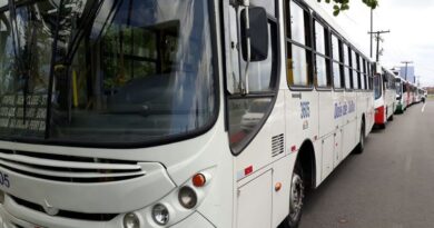 Chuva invade ônibus e passageiros denunciam situação precária da empresa Expresso Vitória na Linha Terminal Aeroporto/Vila de Abrantes; veja vídeo 3