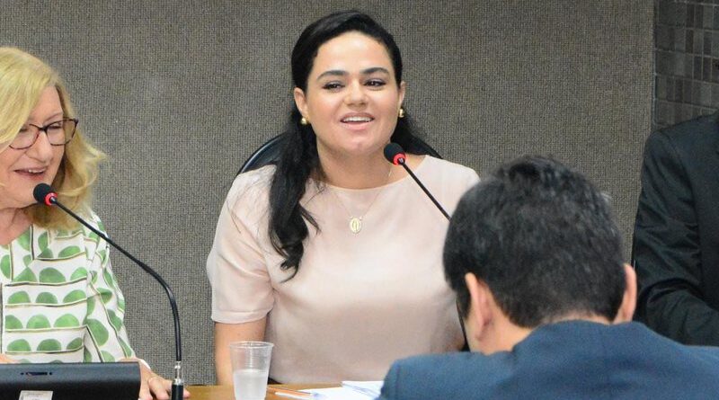 Rápido! Jerônimo Rodrigues exonera mulher de Rui Costa da Secretaria de Saúde e nomeação ao TCM já consta no DOE 1