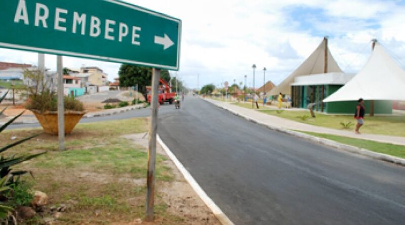 Moradores de Arembepe protestam contra a falta d'água no feriadão 1