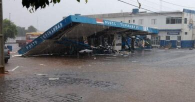 Temporal com granizo causa destruição em Licínio de Almeida, Bahia 5