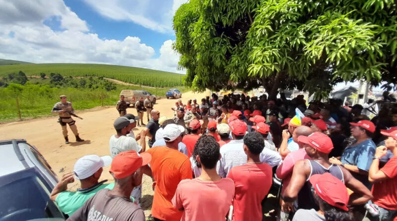 Integrantes do MST descumpre determinação da Justiça e resiste a reintegração de posse no interior da Bahia 1