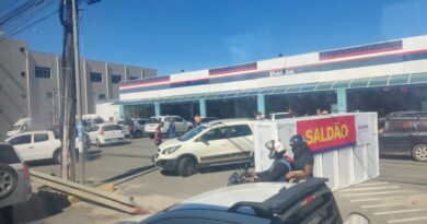 Bandidos armados trocam tiros com a Polícia na Avenida Santos Dumont, em Lauro de Freitas 6