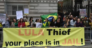 Lula é recebido com protesto em Londres 2