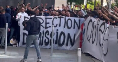 Torcida do PSG protesta em frente à casa de Neymar: "Vá embora" 2