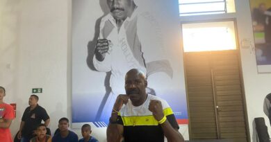 Holyfield agradece pelo evento de boxe em sua homenagem 3